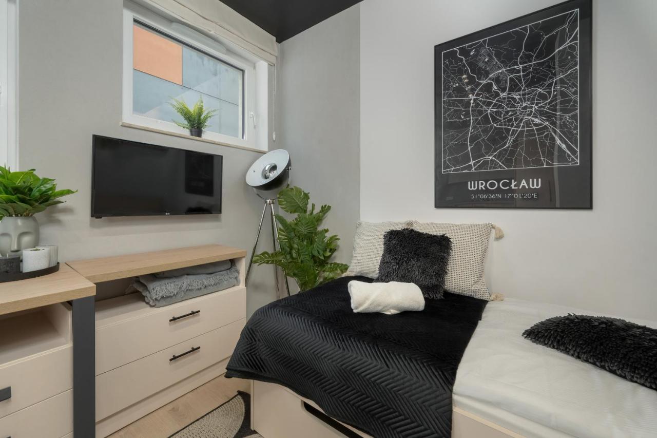 Trendy Studios With Home Office Near Wroclaw Main Station By Noclegi Renters Экстерьер фото