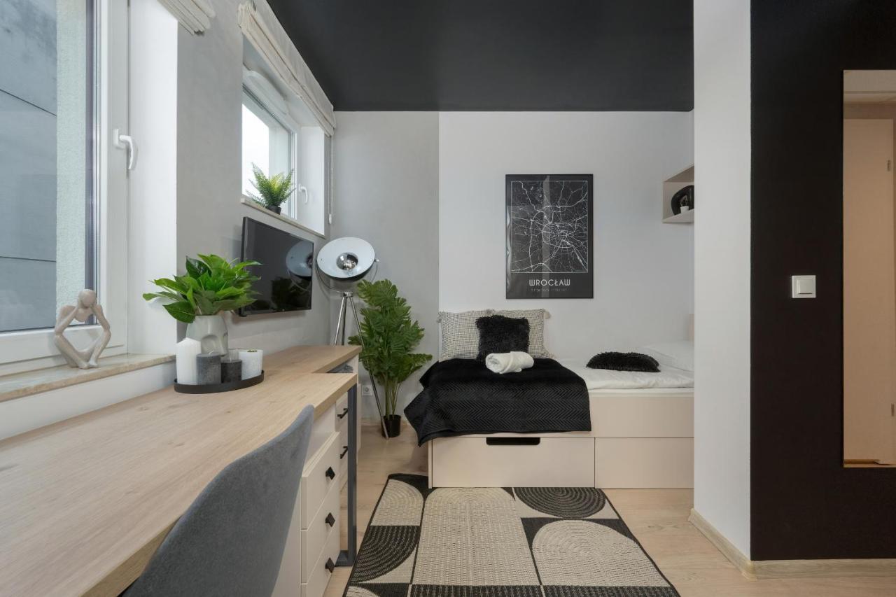Trendy Studios With Home Office Near Wroclaw Main Station By Noclegi Renters Экстерьер фото