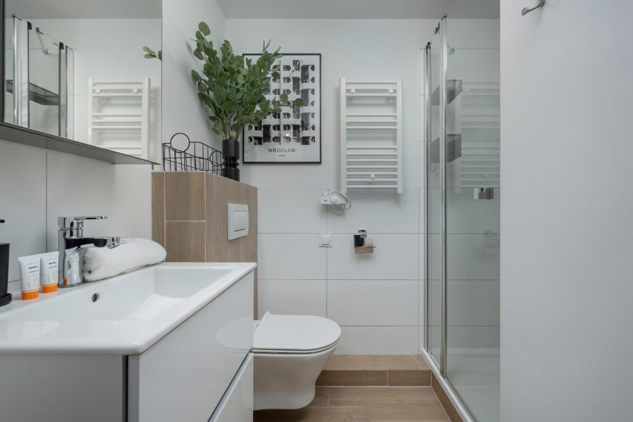 Trendy Studios With Home Office Near Wroclaw Main Station By Noclegi Renters Экстерьер фото
