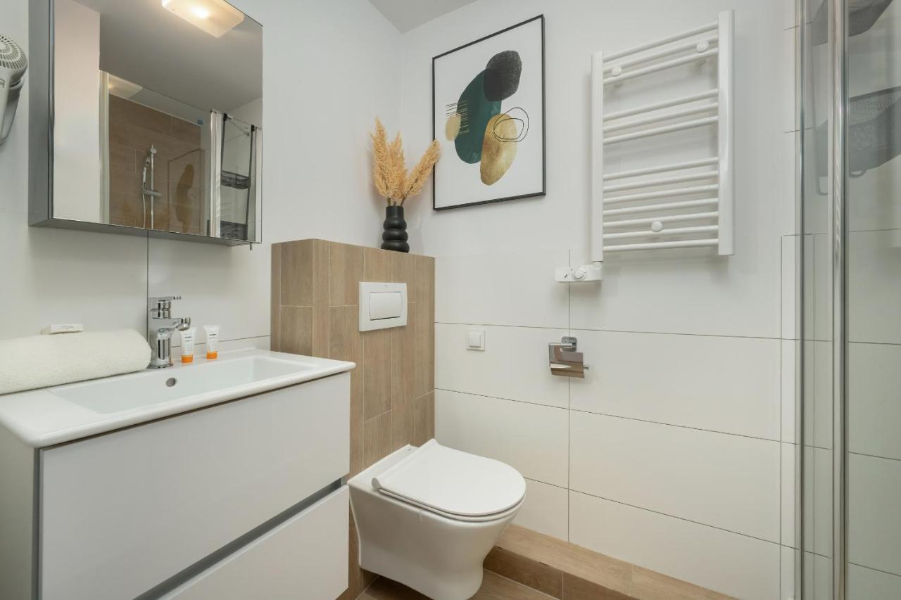 Trendy Studios With Home Office Near Wroclaw Main Station By Noclegi Renters Экстерьер фото