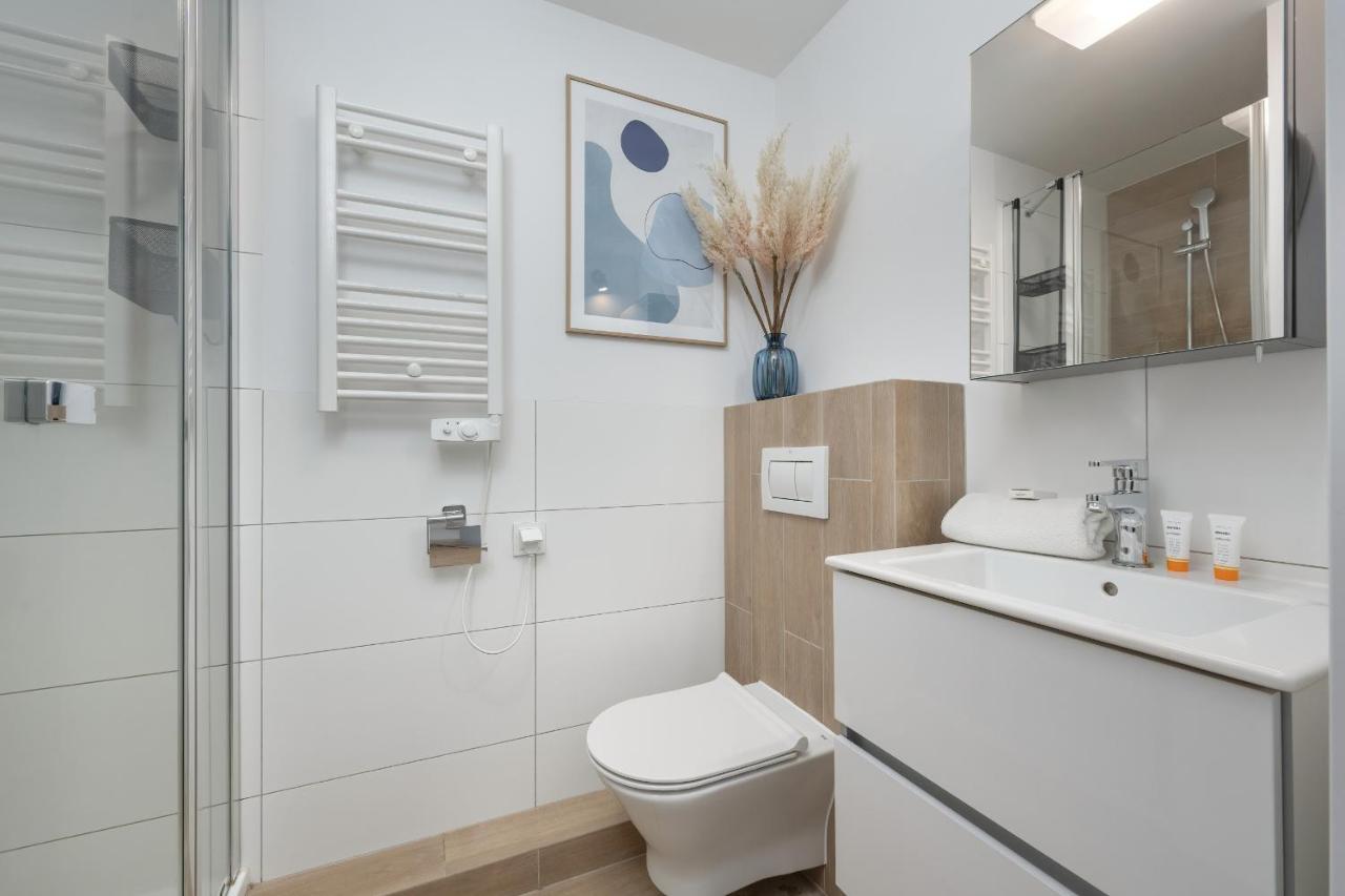 Trendy Studios With Home Office Near Wroclaw Main Station By Noclegi Renters Экстерьер фото